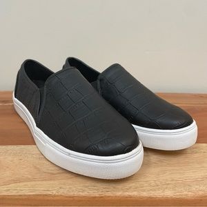 Magellan Outdoors Ladies Slip On Black Faux Croc Plastic Upper Size 10 BUS